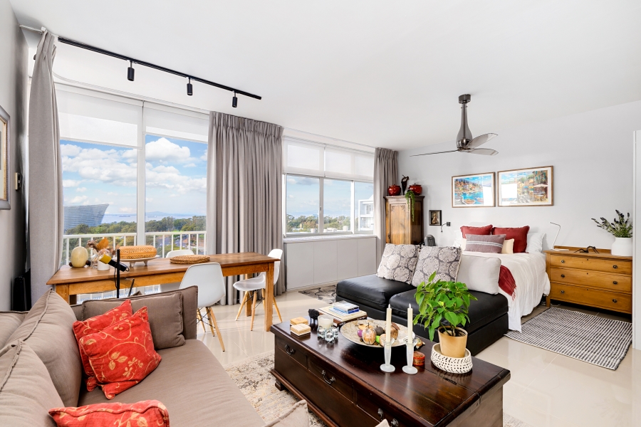 To Let 1 Bedroom Property for Rent in Green Point Western Cape